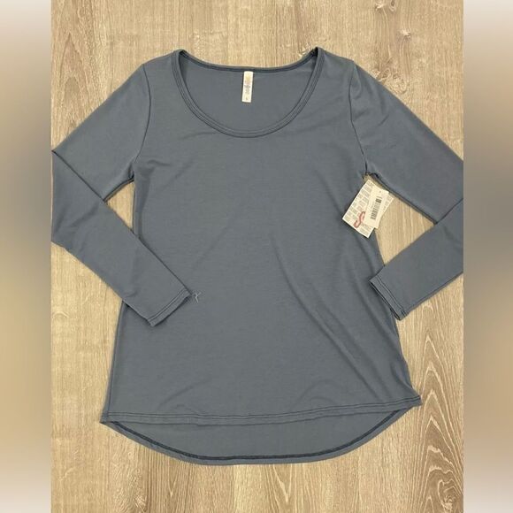 NWT LuLaRoe Lynnae Top Long Sleeve Shirt Blue S Small SOLID - Picture 1 of 1